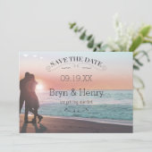 Karton Typografie Ihr Foto Save the Date Einladung (Stehend Vorderseite)