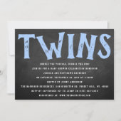 Karton Typografie Twin Boys Babydusche Einladung (Vorderseite)