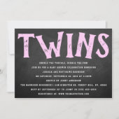 Karton Typografie Twin Girls Babydusche Einladung (Vorderseite)