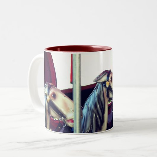 Karussellpferde-Erinnerungen Zweifarbige Tasse (Vorderseite Links)