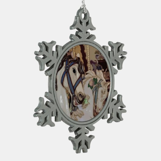 Karussellpferde Schneeflocken Zinn-Ornament (Links)