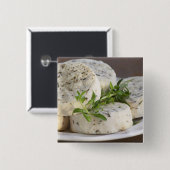 Käse aus französischer Ziege - Chevre - mit Kräute Button (Vorne & Hinten)