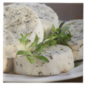 Käse aus französischer Ziege - Chevre - mit Kräute Fliese (Vorderseite)