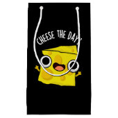 Käse The Day Funny Food Pun Dark BG Kleine Geschenktüte (Vorderseite)