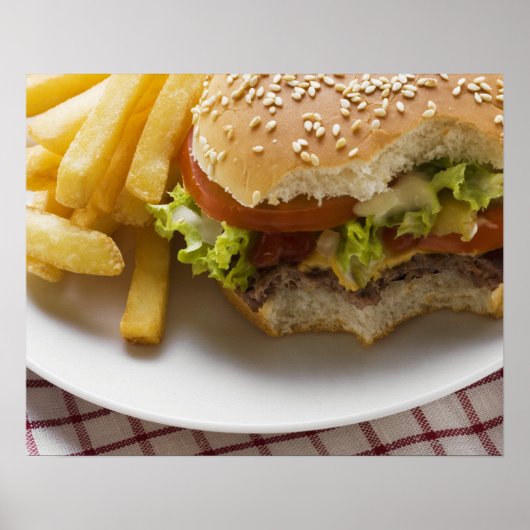 Käseburger, beige genommen, mit Pommes frites Poster (Vorne)