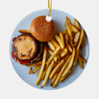 Käseburger und Fries Kokett Keramik Ornament