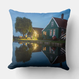 Käsefarm in Holland bei Dämmerung Kissen