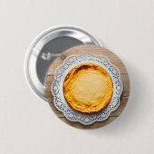 Käsekuchen auf rustikalen Holzkuchen oben. Button (Vorne & Hinten)