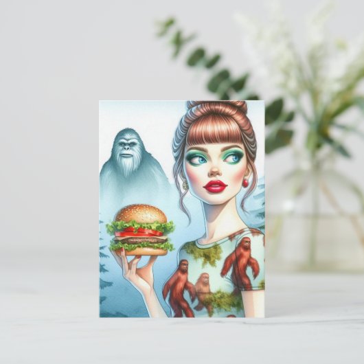 Käsermeister im Wald mit Sasquatch Postkarte (Stehend Vorderseite)