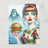 Käsermeister im Wald mit Sasquatch Postkarte (Vorderseite)