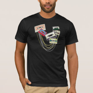 Kasettenrekorder mit dem Bling T-Shirt