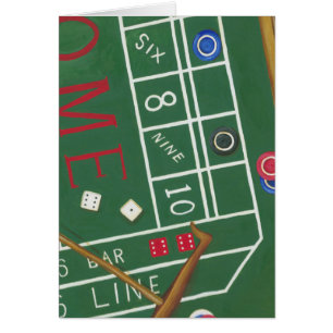 Kasino scheißt Tabelle mit Chips und Würfeln