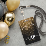 Kaskadierbeleuchtung Sweet 16 Gold ID790 Ausweis<br><div class="desc">Goldene Lichter, wie der Glasniederschlag auf einem Kronleuchter, kaskadieren das Gesicht dieses beeindruckenden VIP-Pass laden ein, der auch einen auffälligen Schriftart für den Text '16 . Geburtstag' bietet. Diese glamouröse Party-Nachtgrafik vor schwarzem Hintergrund ist auch in einer Vielzahl anderer Farben erhältlich, um Ihr ausgewähltes Thema Anzug zu geben. Fügen Sie...</div>