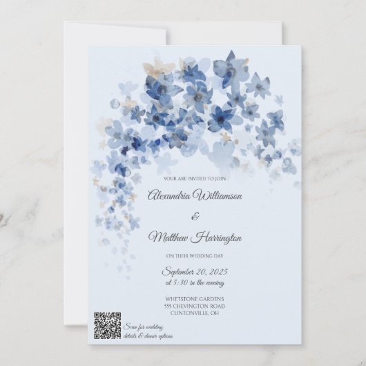 Kaskadieren blauer Blumen QR Code Hochzeit Einladung (Vorderseite)