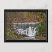 Kaskadierende Wälder Wasserfall und Abfall Blätter Postkarte (Vorderseite)