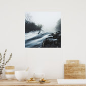 Kaskadierter Wasserfall am nebeligen mystischen Mo Poster (Küche)