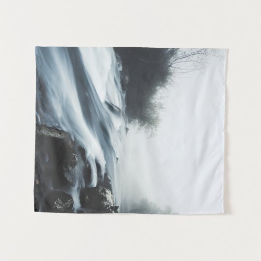 Kaskadierter Wasserfall am nebeligen mystischen Mo Wandteppich (Vorderseite (Horizontal))