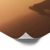 Kaspische Ponys grasen bei neugierigem Sonnenaufga Poster (Ecke)