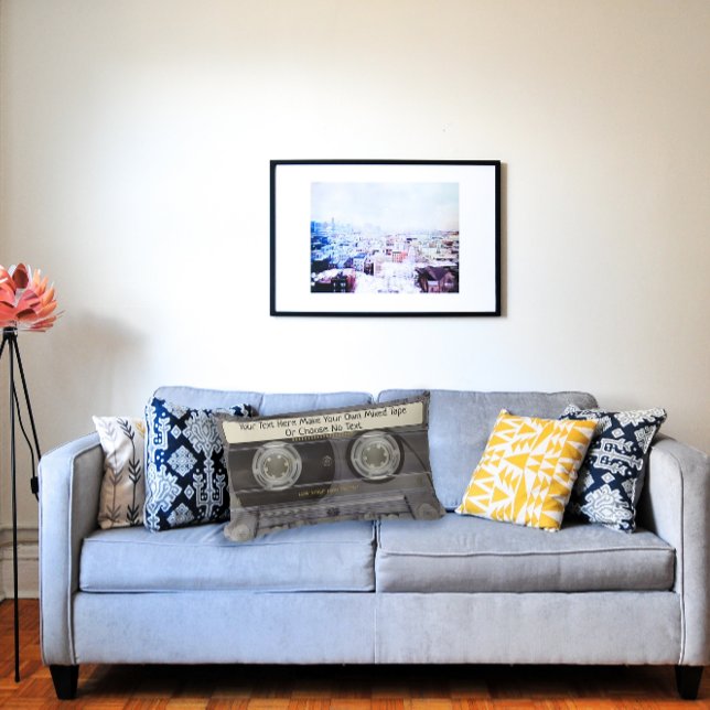 Kassette für benutzerdefinierte Text-/Retro-Liebe Lendenkissen (This retro cassette mixtape will look wonderful in any home.)