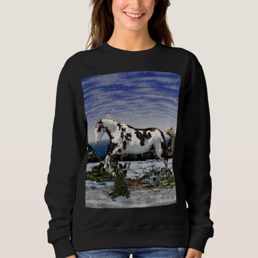 Kastanien und Weißes Paint Horst im Schnee Sweatshirt (Vorderseite)