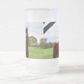 Kastanienpferd, das einen Banksienbaum raubt, Mattglas Bierglas (Mittel)