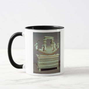 Kasten mit einem Boot verziert mit zwei Köpfen Tasse