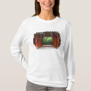 Kasuga-Schrein, Nara, Japan T-Shirt