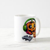 Käsy Halloween Vibes: Pumpkin Enjoys Pizza Gamin Kaffeetasse (VorderseiteRechts)