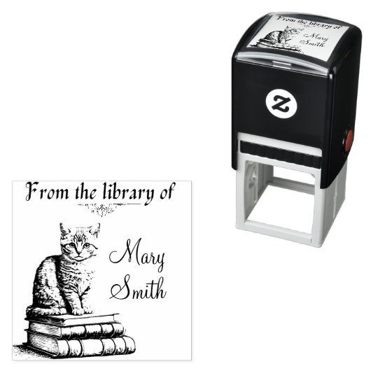 Kat auf Büchern Personalisierte, selbstfärbende Br Permastempel (Beispiel)