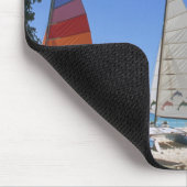 Katamaran und Leibwächter-Stand auf Strand Mousepad (Ecke)