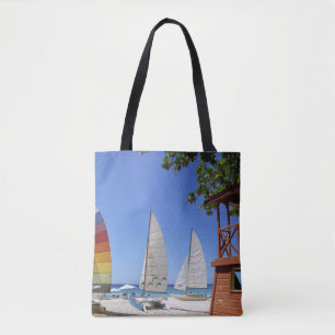 Katamaran und Leibwächter-Stand auf Strand Tasche