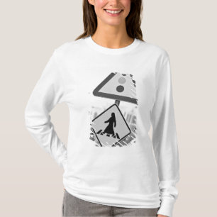 Katar, Ad Dawhah, Doha. Arabischer Fußgänger 2 T-Shirt
