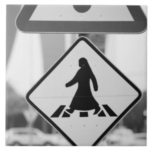 Katar, Ad Dawhah, Doha. Arabischer Fußgänger Fliese