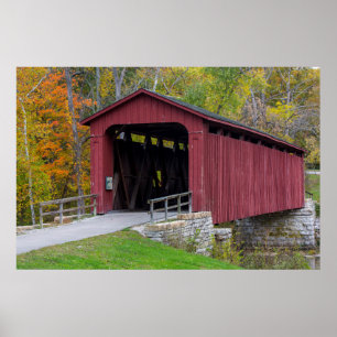 Katarakt-überdachte Brücke über Mühlnebenfluß Poster