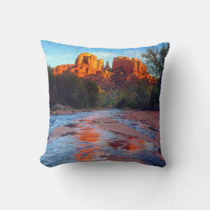 Kathedrale Felsen reflektieren Oak Creek bei Sonne Kissen