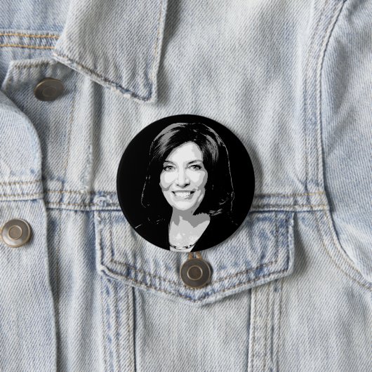 Kathy Hochul Button (Beispiel)