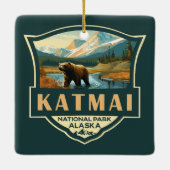 Katmai National Park Illustration Retro Abzeichen Keramikornament (Rückseite)