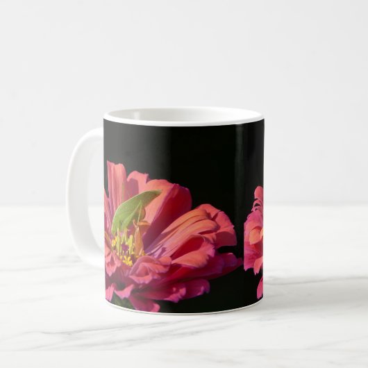 Katydid über Zinnia Kaffeetasse (Vorderseite Links)