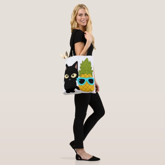 Katz und Ananas sind die besten Freunde Tasche (Am Model)