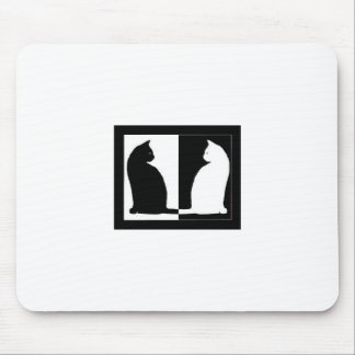 Kätzchen auf einer Mausunterlage Mousepad