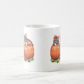 Kätzchen auf Kürbis zu Halloween Kaffeetasse (Mittel)