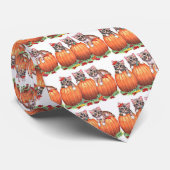 Kätzchen auf Kürbis zu Halloween Krawatte (Gerollt)