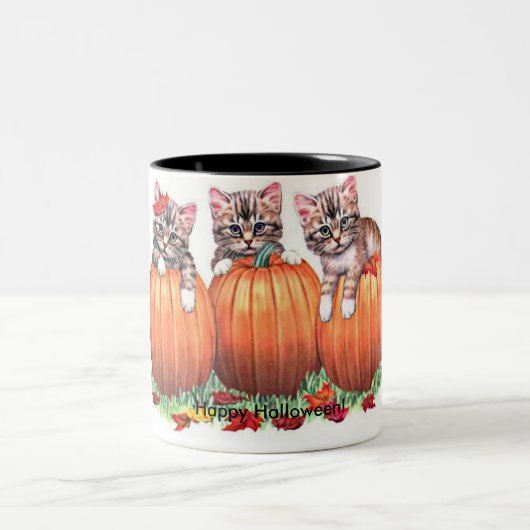 Kätzchen auf Kürbis zu Halloween Zweifarbige Tasse (Mittel)