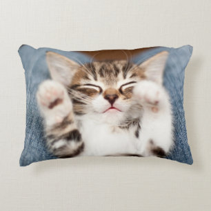 Kätzchen auf meinem Schoss Dekokissen