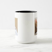 Kätzchen, das auf der Couch liegt Tasse (Zentrum)