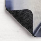 Kätzchen, das heraus Fenster schaut Mousepad (Ecke)