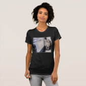 Kätzchen, das heraus Fenster schaut T-Shirt (Vorne ganz)