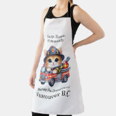 Kätzchen-Feuerwehrmann in hellen LKW Schürze (InSitu)