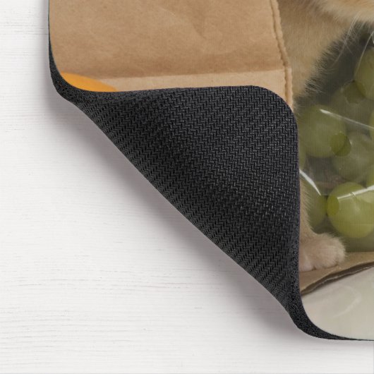 Kätzchen im Lebensmittelbeutel Mousepad (Ecke)