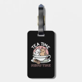 Kätzchen im Pokal knuddeln - Adorable Tea Time Gepäckanhänger (Rückseite vertikal)